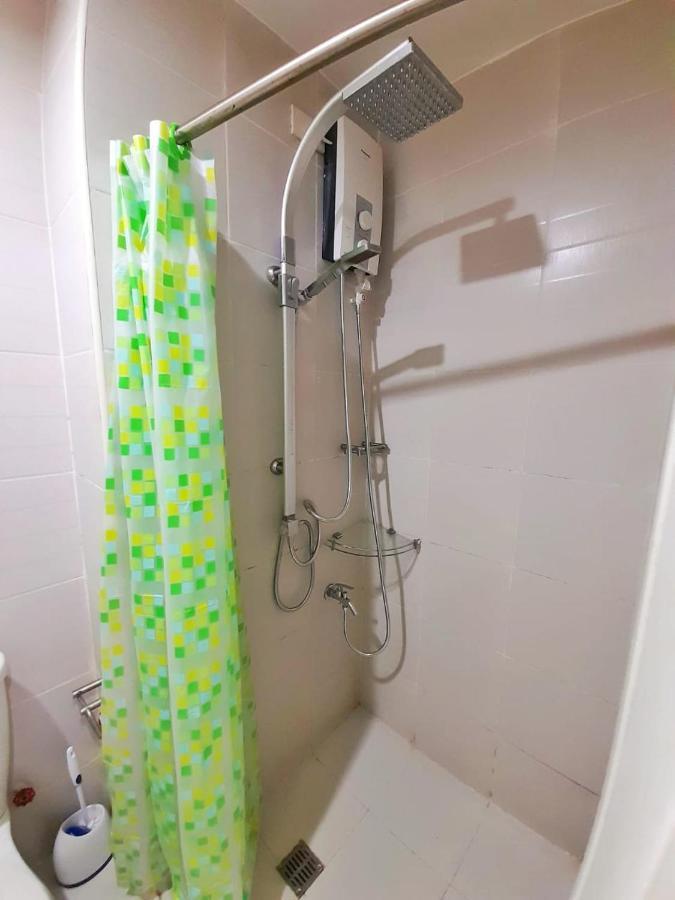 D&G Affordable Staycation Airbnb Ph Makati City Exteriör bild
